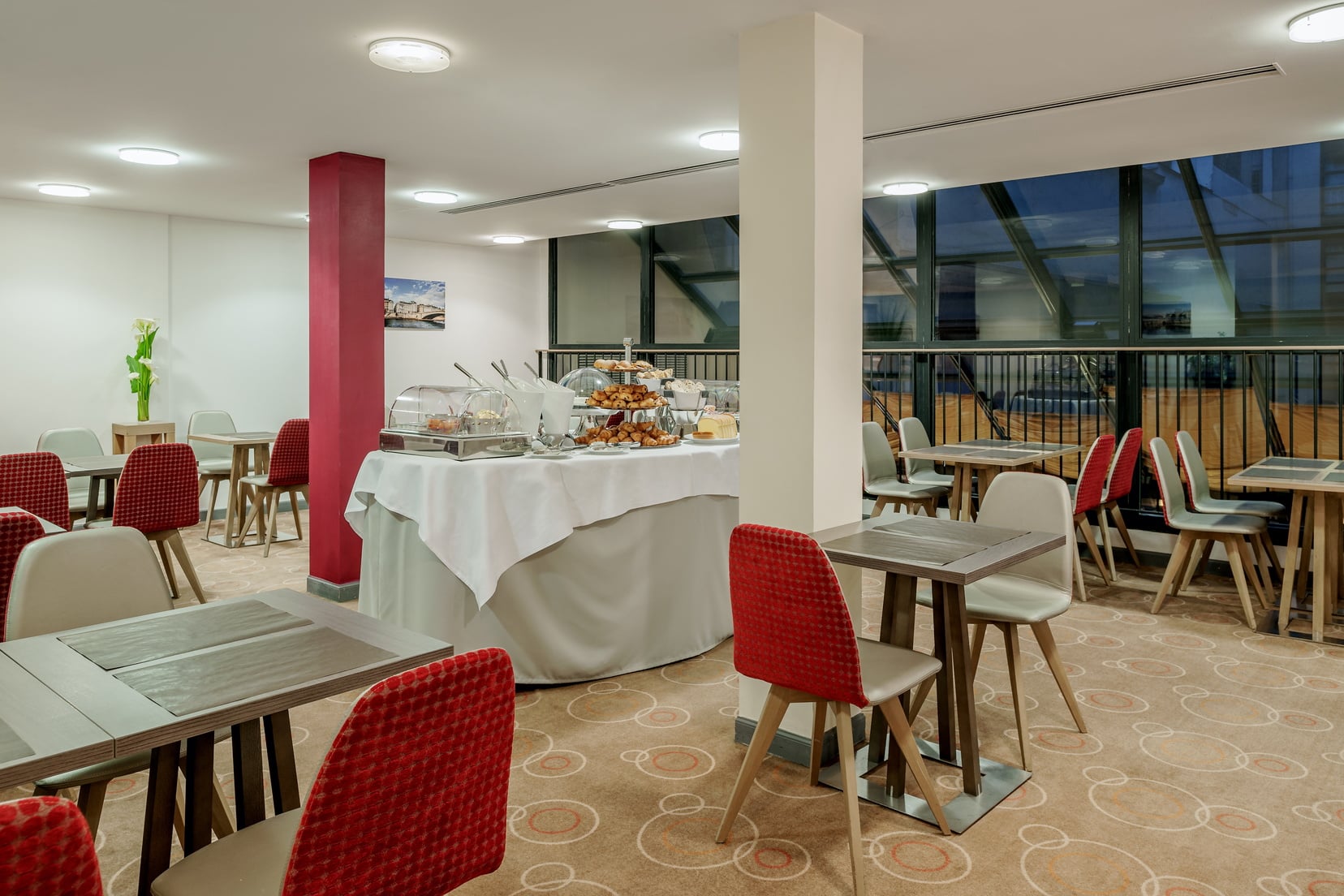 Salle de petit-déjeuner de notre appart hotel à Paris 6