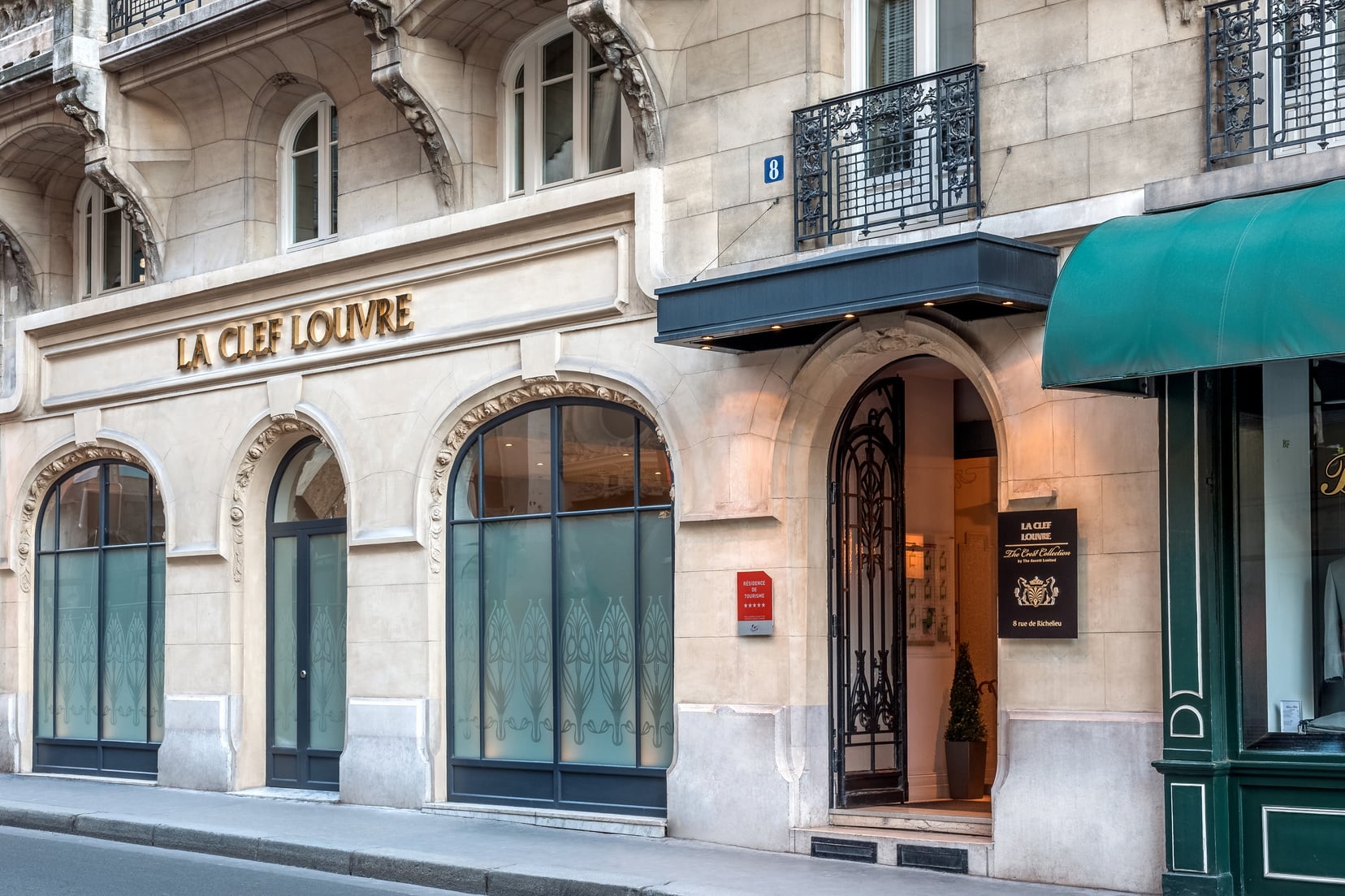 Eingang unseres 5-Sterne-Hotels in Paris 1 von der Rue de Richelieu aus
