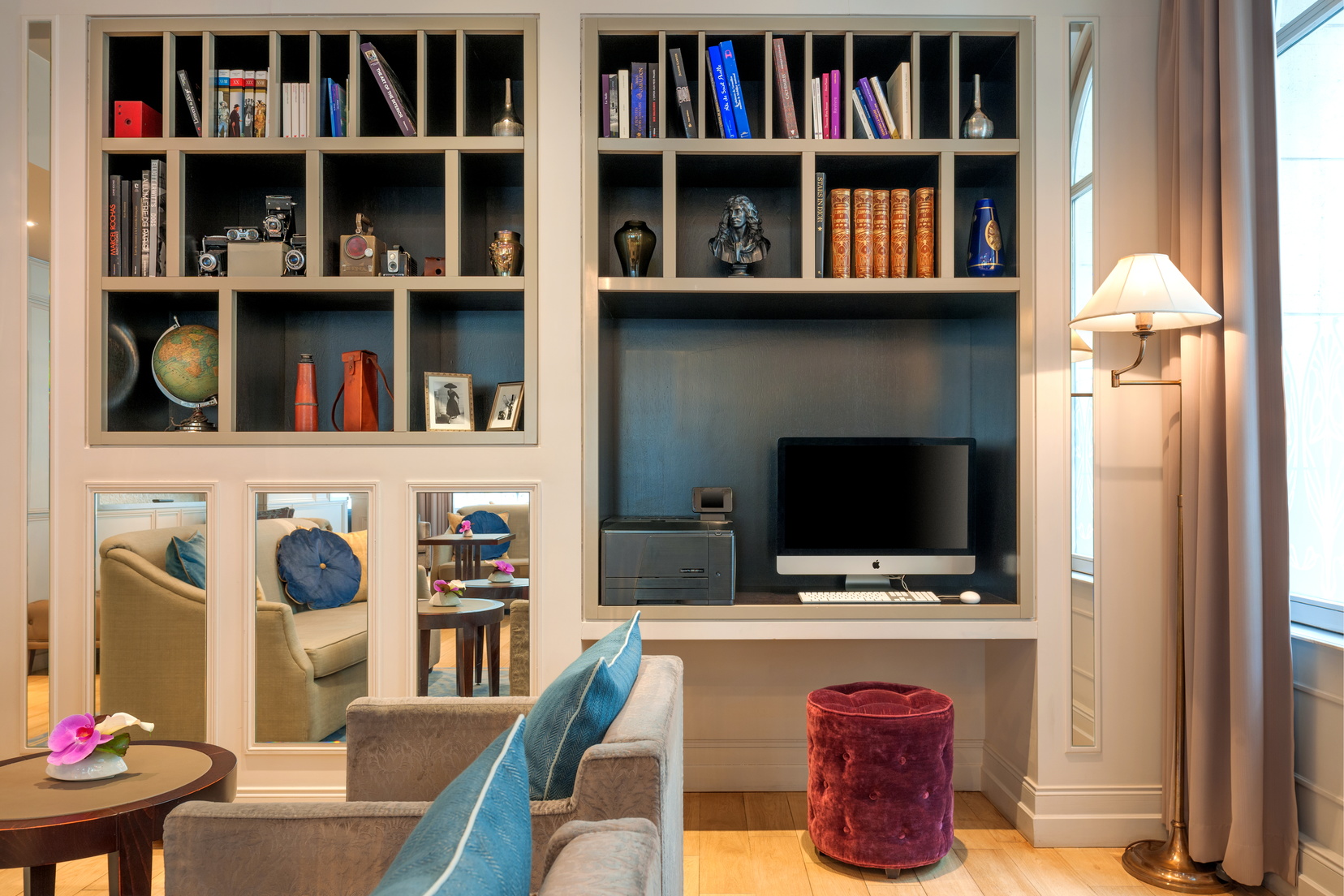 Loungebereich mit Computer mit Highspeed-Wi-Fi, 5-Sterne-Hotel in Paris 1