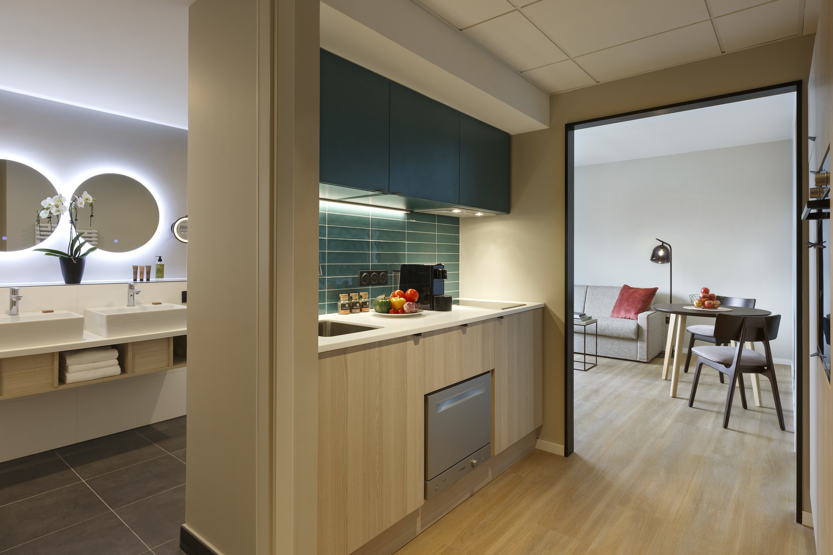 Cuisine équipée et salle de bain d'un Appartement 2 pièces, appart hotel Strasbourg
