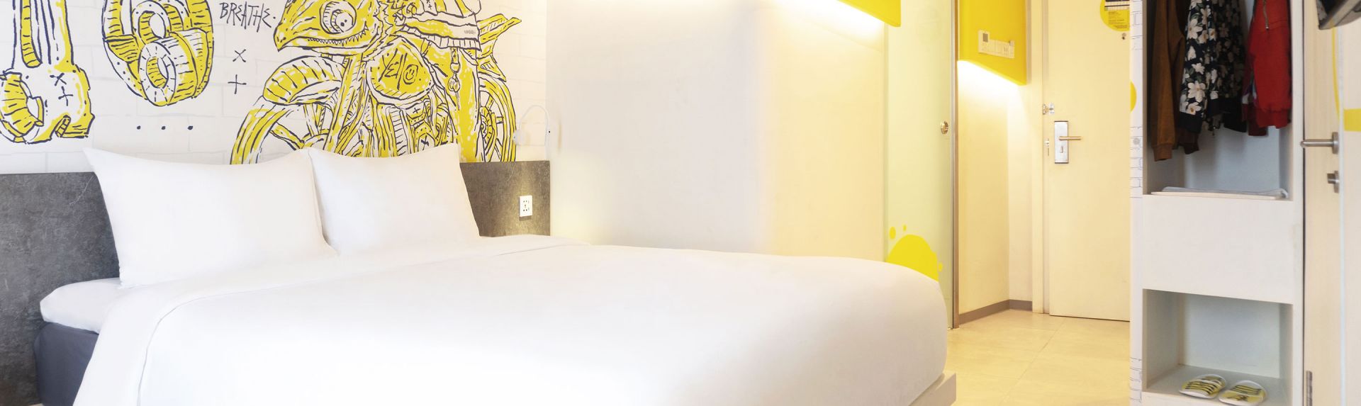 YJMB banner rooms