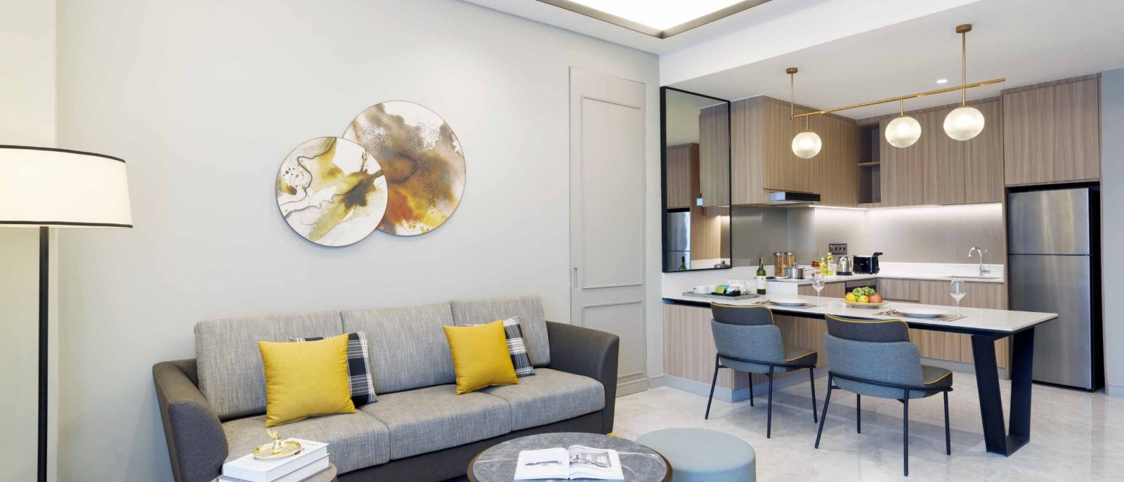 banner family suite ascott menteng